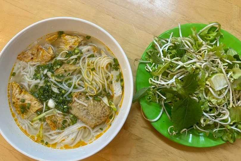 Bún chả cá - món ăn thanh mát cho khách ghé Quy Nhơn