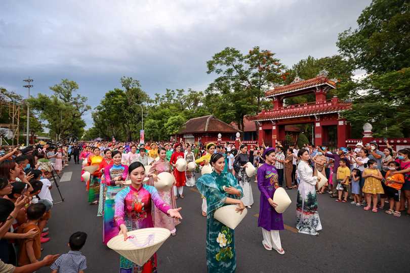 Sống động Lễ hội đường phố với chủ đề “Sắc màu văn hóa”